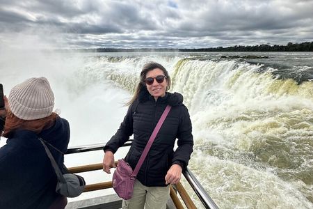 Iguazu All-Inclusive: Arg. Falls Boat Tour and 3 Borders Cruise