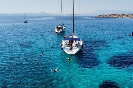 Sailing Cruise to Dia Island with Drinks and Meal