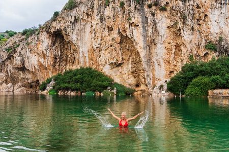 Thermal Lake Vouliagmeni and Beach Private Tour in Athens