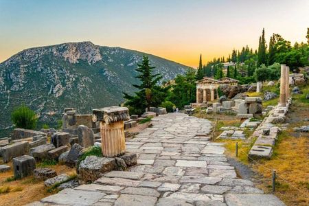 Delphi and Osios Loukas Monastery Day Tour from Athens