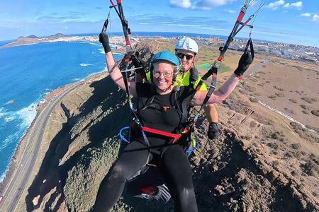 Gran Canaria Paragliding hands on experience with pilot