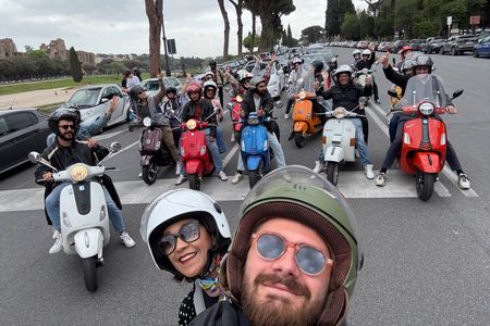 Rome Vespa Small Group Tour with Photoshoot