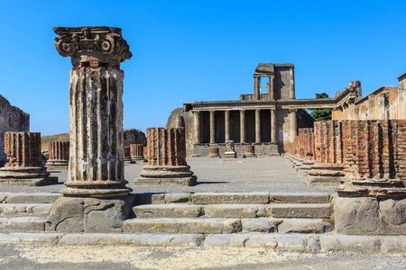 Visit Pompeii from Positano with Pizza Lunch