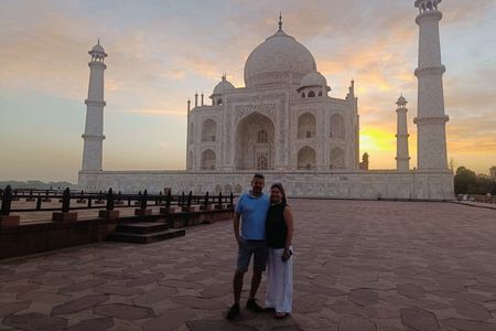 Sunrise Taj Mahal Tour From Delhi