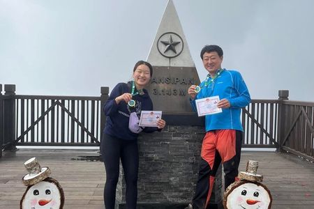 1-Day Fansipan Trek with Local Black Hmong Guide Txu