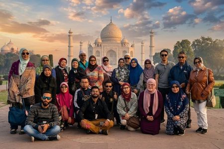 Overnight at Taj with Cultural Show