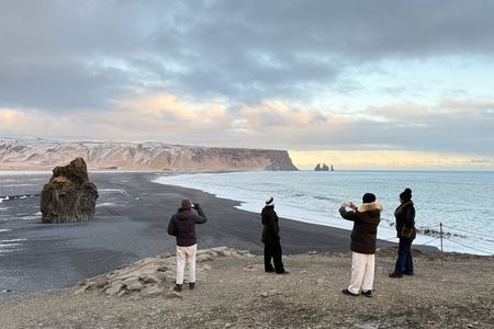 Reykjavik: Private South Coast Waterfalls, Beach and Glacier Tour