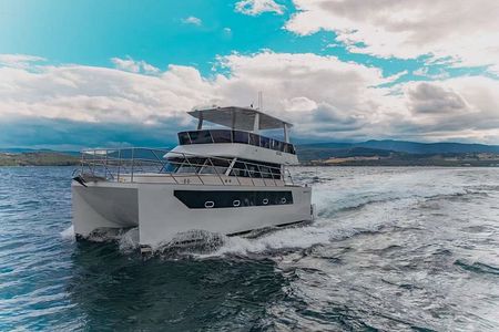 Half-Day Hook, Dive and Grill Yacht Trip in Hobart