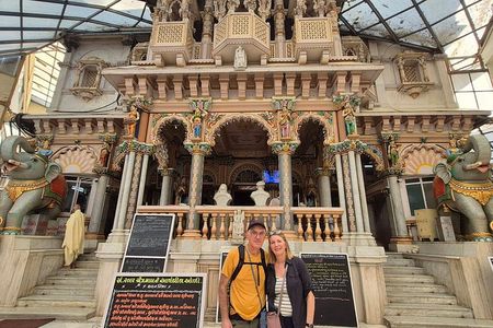 Private Mumbai Slum and Sightseeing Tour with Car and Guide