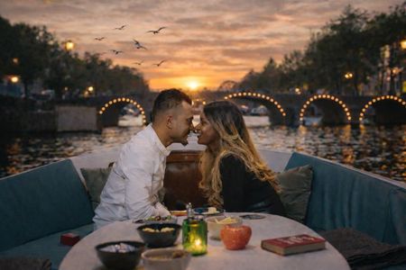 Amsterdam: Private Romantic Evening Canal Cruise + Bubbles/Snacks
