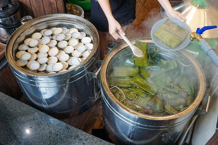 Da Nang Sightseeing Tour by Scooter – 10 Local Tastings