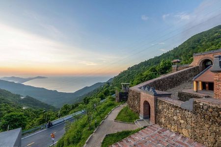 Motorbike Tour between Hue, Hoi An & Da Nang with Easy Rider