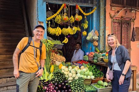 Private Mumbai Slum and Sightseeing Tour with Car and Guide