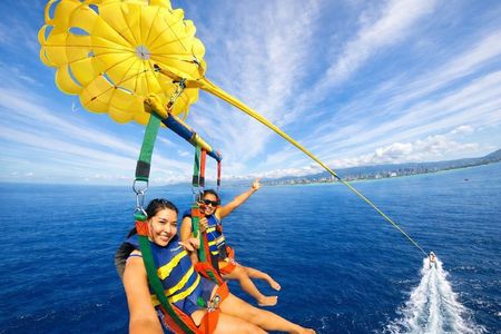 Parasailing in Waikiki from Oahu Hawaii