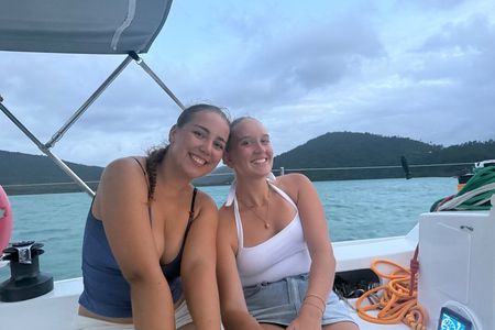Half-Day Airlie Beach Sailing and Snorkeling Tour on Yacht