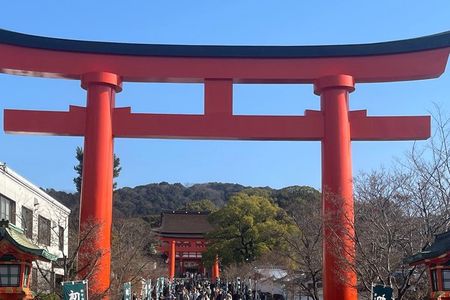 Walk with a Tea Host: Sake Brewery or Fushimi Inari & Machiya Tea
