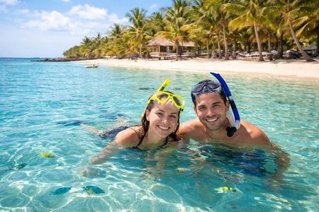 Roatán Private Tour: Sloths, Beach, Rum Tasting & Chocolate