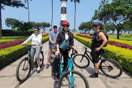 Lima Bike Tour Miraflores Pyramid & Bohemian Barranco