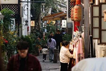 Small-Group Grand Canal Hangzhou Tour: The Artery of Empires