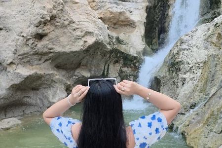 Hidden Paradise Tour: Wadi Tiwi, Bimmah Sinkhole & Fins Beach