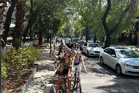 Bike, tacos and Cable Car Tour in Mexico City