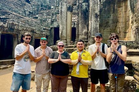 Angkor Wat Guided Tour with Ticket and Transportation