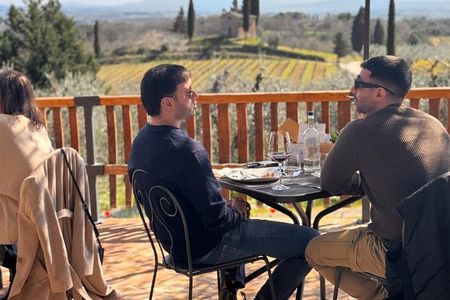 Classic Wine Tasting with Traditional Tuscan Products