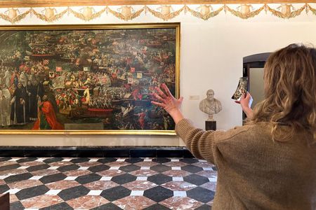 Krakow: Wawel Castle Guided Tour