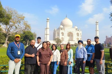 Taj Mahal Tour from Delhi by India's Fastest Train (GATIMAAN EXP)