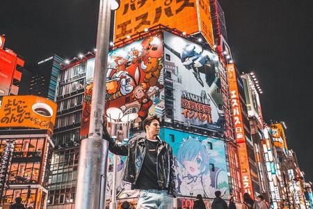 Shinjuku Neon Night Photo Tour with Pro Photographer
