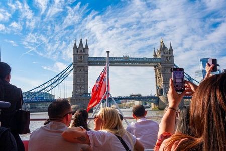 London River Story - Private Full-Day Boat and Land Tour