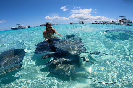 Private Grand Cayman Boat Charters Stingray City and Snorkeling