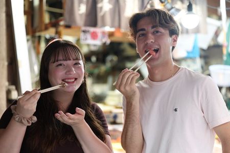 Tokyo: Private Tsukiji Fish Market Tour with 3 Food Stops