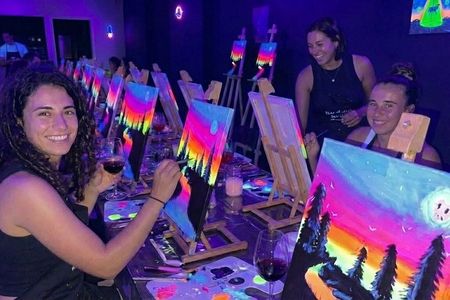 Paint & Wine in Barcelona : art, wine, Aperol and music