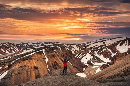 Landmannalaugar Highlands 4x4 Minibus Tour with Hot Spring Bath