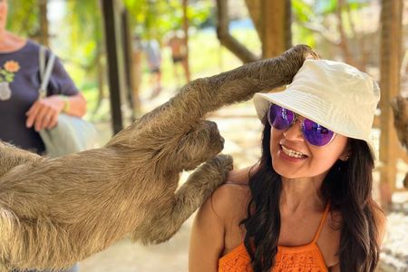 Roatan Private Excursión, Monkey & Sloth Sanctuary & Beach Break