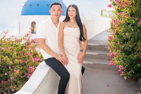 Santorini Photoshooting With Local Photographer