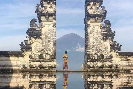 Bali Scenic Tour in Heaven Gate and Secret Waterfall Escape