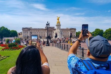 London on Foot: Big Ben to Tower Bridge (Small Group City Hike)