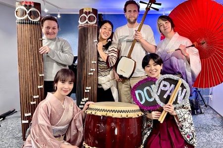 Traditional Japanese Music show & Experience Tour in Osaka