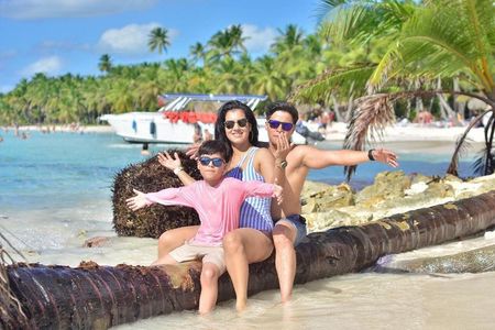 Saona Island Excursion: Natural Pool, Catamaran & Lunch Included