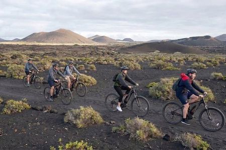 Lanzarote E-Bike Tour: Volcano Craters & Scenic Vineyards