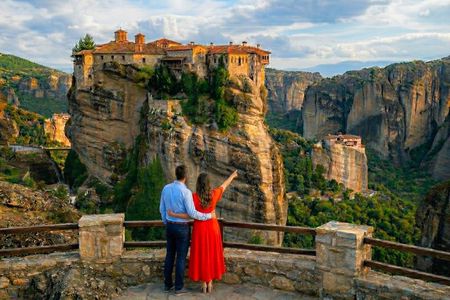 Meteora: Monasteries Tour with Lunch and Athens Transfer Option