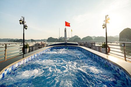 Ha Long Bay Luxury Cruise Day Trip from Hanoi with Buffet Lunch