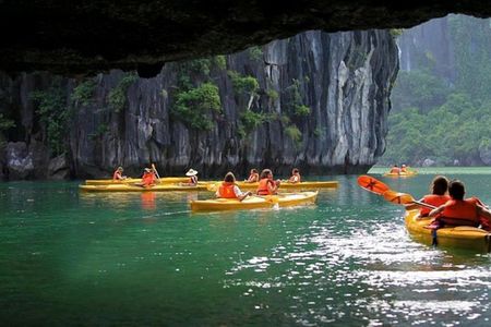 Ha Long Bay Luxury Cruise Day Trip from Hanoi with Buffet Lunch