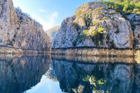Alanya Green Canyon Boat Tour with Swimming and Lunch
