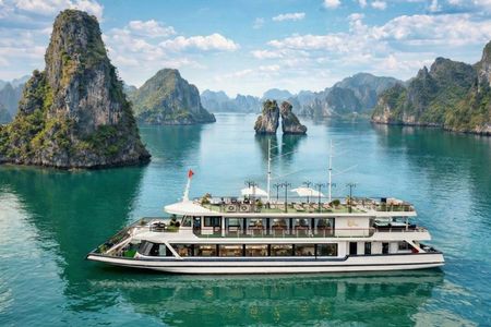 Luxury Halong Bay Day Cruise with Buffet Lunch and Kayaking