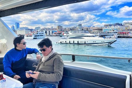 Luxury Bosphorus Yacht Tour – Asian Side Stop & Exploration