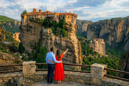 Athens: Meteora Monasteries Tour with Local Guide and Greek Lunch