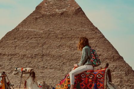 Giza Pyramids, Old Egyptian Museum and Bazaar Private Tour